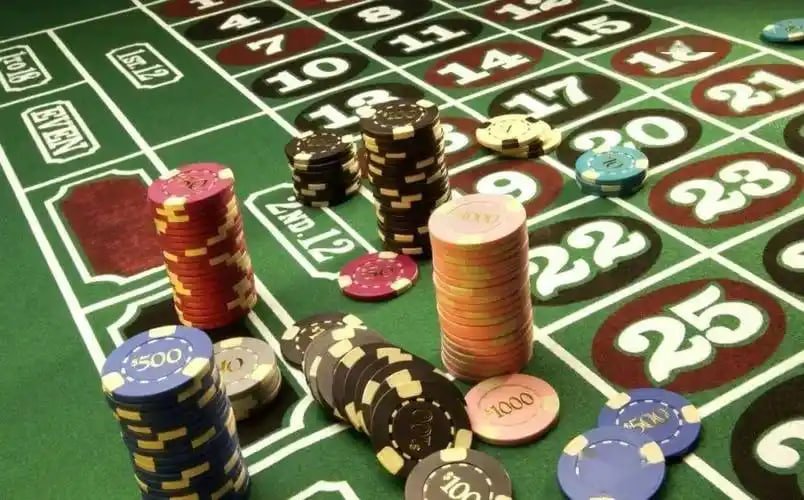 Live dealer conducting Andar Bahar card game at sumo slot HD studio